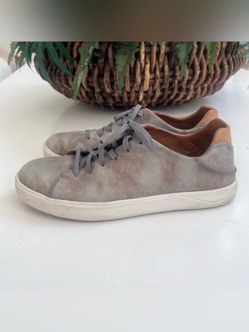 Olukai men’s Sz 8.5 Lae’Ahi Li’Illi Grey blue 2 tone marbling casual sneakers